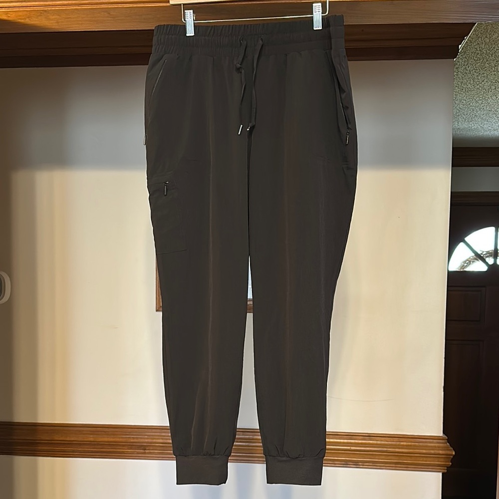 Like New! Women’s Chico’s Black lightweight quick dry Jogger Pants